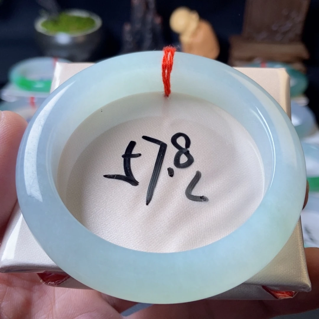 翡翠未镶嵌手镯15、种水泥鳅背