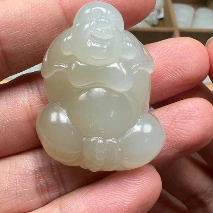 和田玉未镶嵌颈饰且末佛