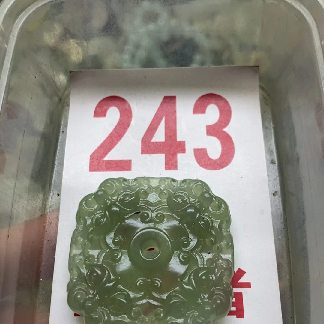 透闪石-蛇纹石玉挂坠足银镀金镶嵌