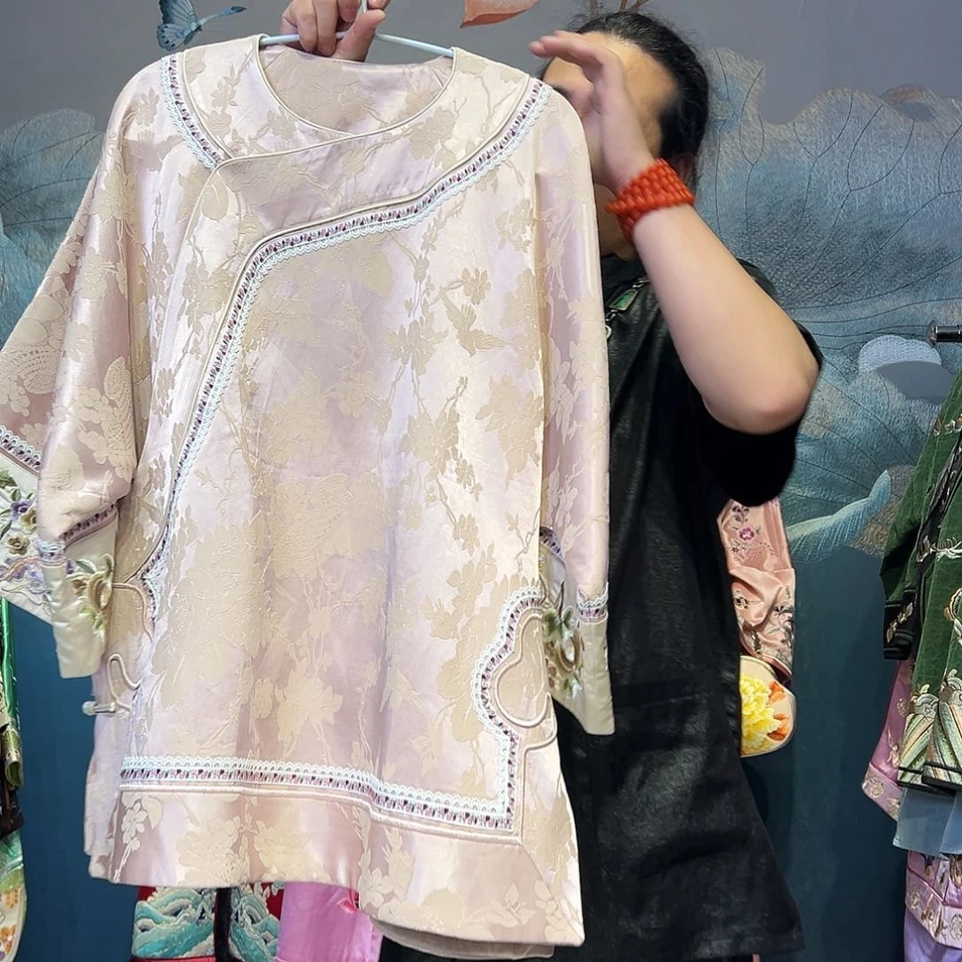 圆领斜襟精工手推绣袖口姐姐服