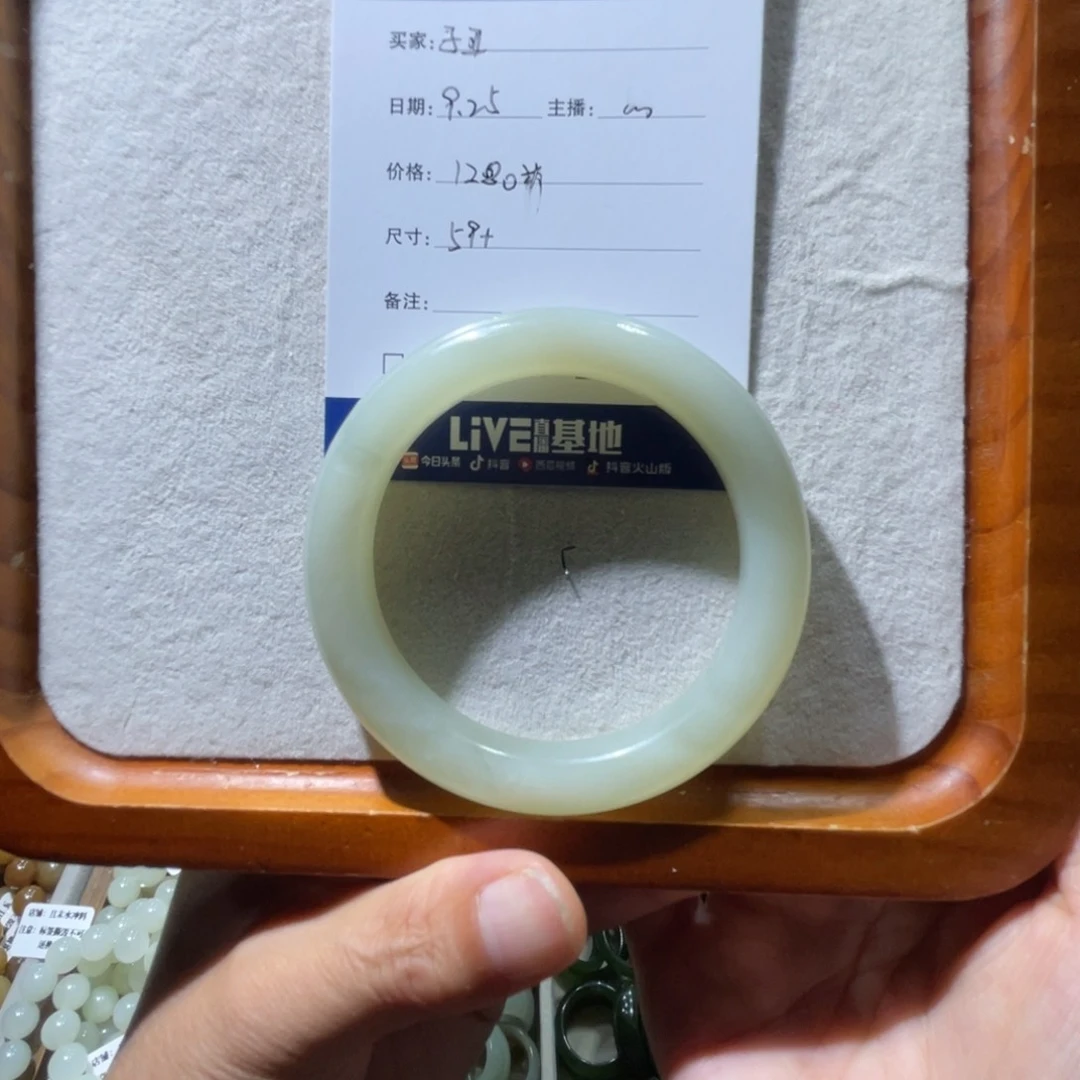 未镶嵌手镯和田玉（糖玉）子**卯