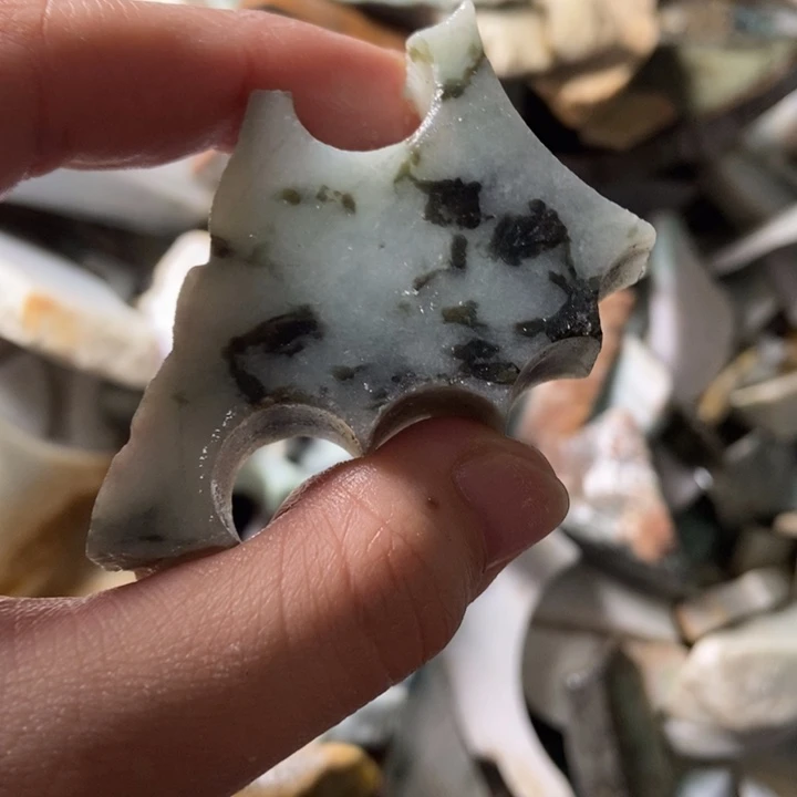 翡翠颈饰未镶嵌天然翡翠