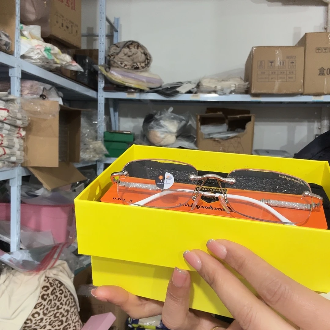 老花镜一个啦啦啦啦