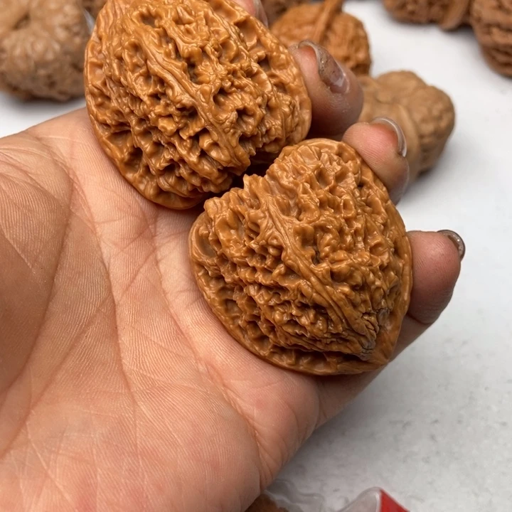 文玩核桃把件风**人南疆