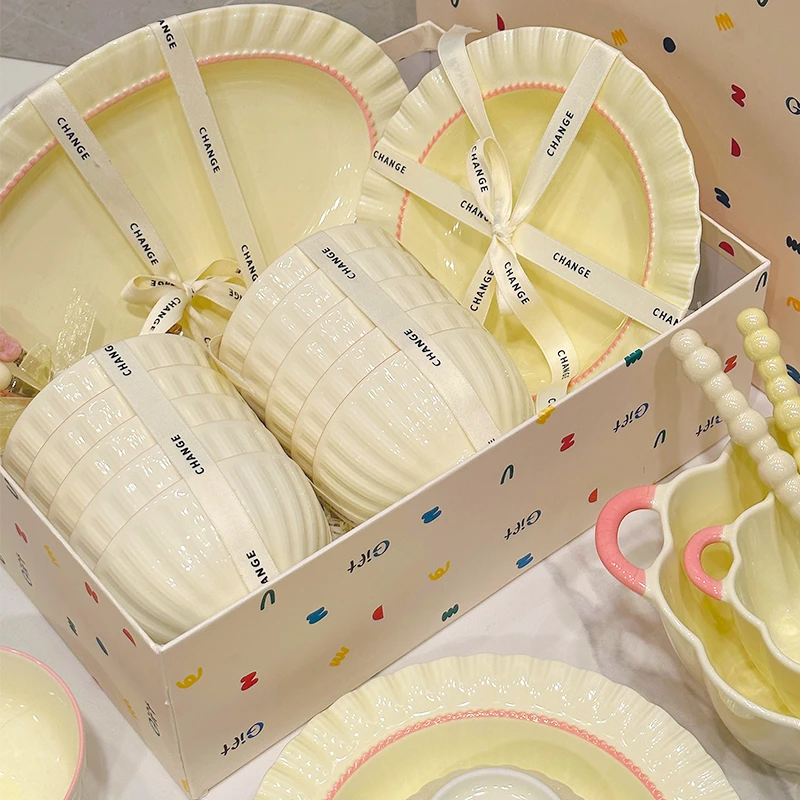 可爱家用碗盘餐具新婚乔迁之喜礼物家用高颜值陶瓷碗盘餐具套装