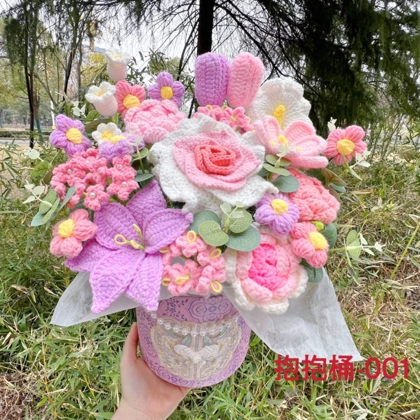 抱抱桶纯手工毛线花束大泰玫百合郁金香满天星送闺蜜生日礼物