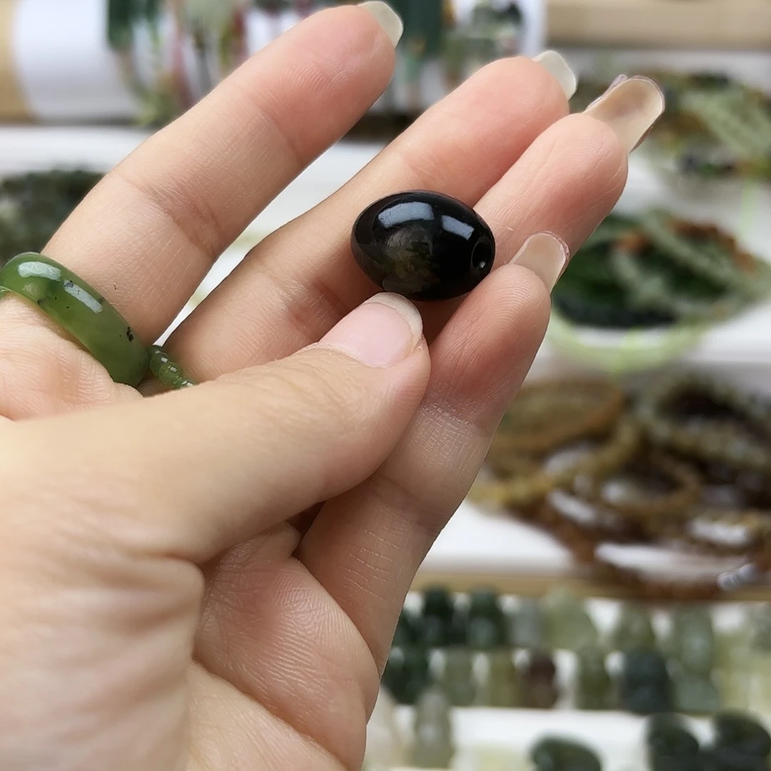 和田玉颈饰未镶嵌青花桶珠