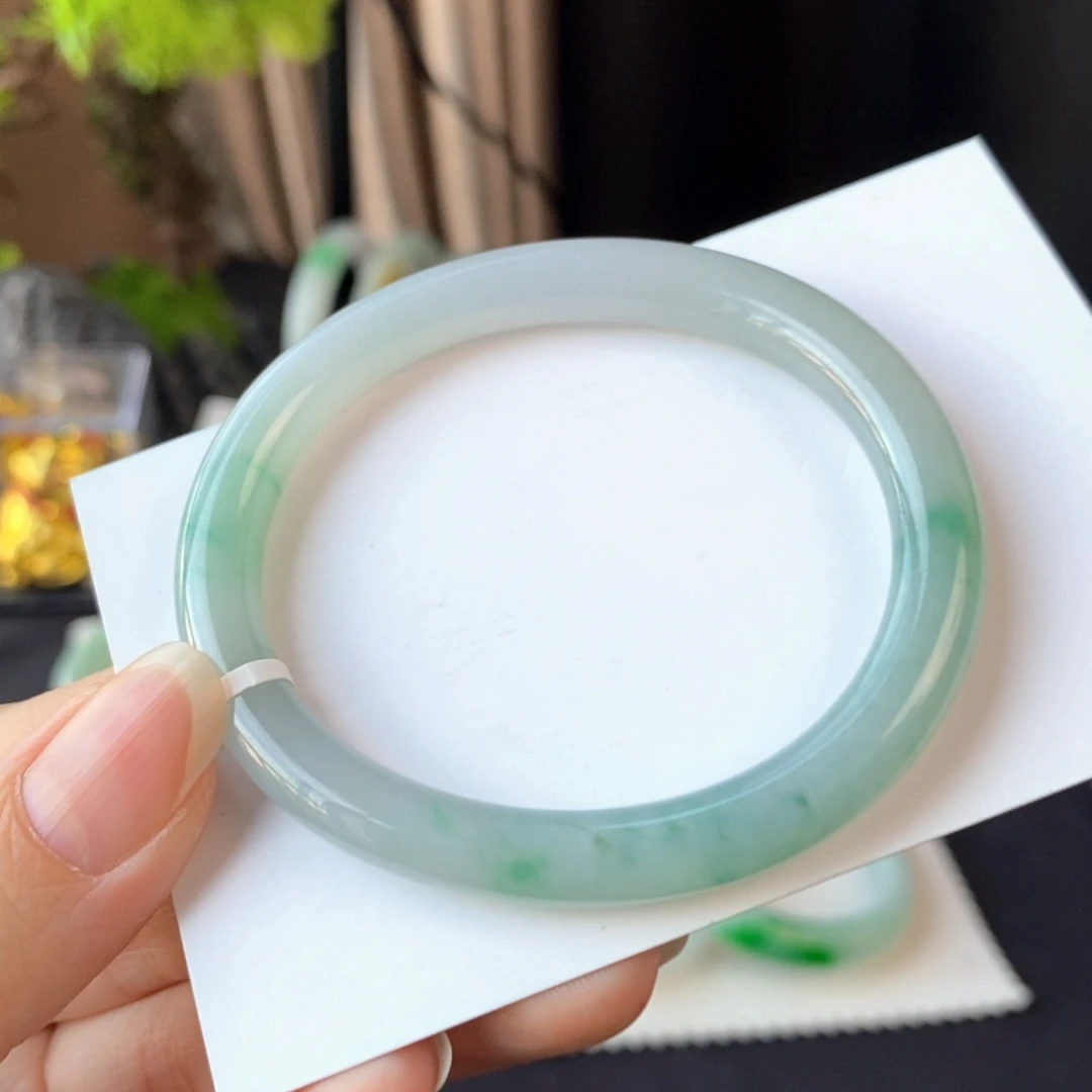 翡翠未镶嵌手镯飘绿贵圆53