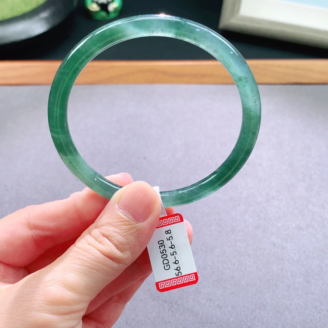 翡翠手镯未镶嵌天然翡翠手镯