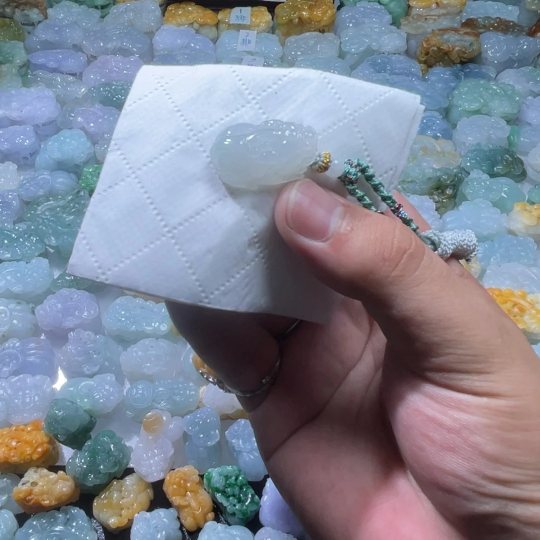 宝***猪翡翠未镶嵌颈饰天然