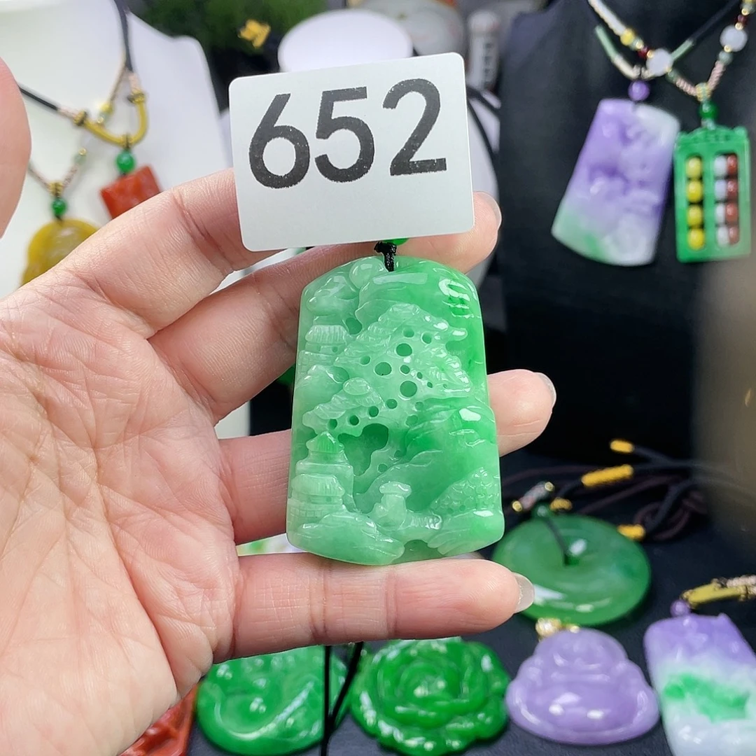 翡翠未镶嵌吊坠(赠链)