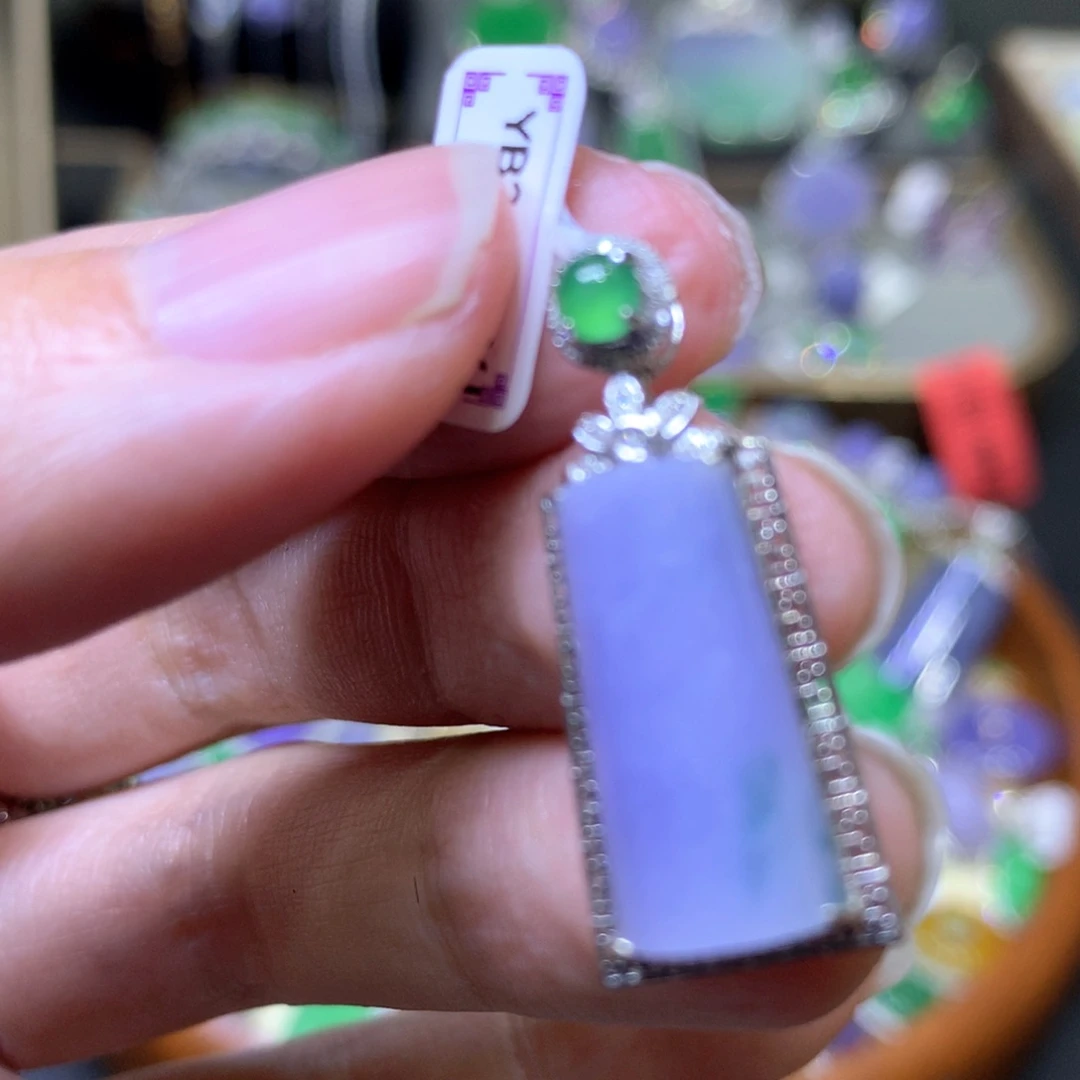 【闪购商品】翡翠颈饰18K金镶嵌翡翠吊坠项链