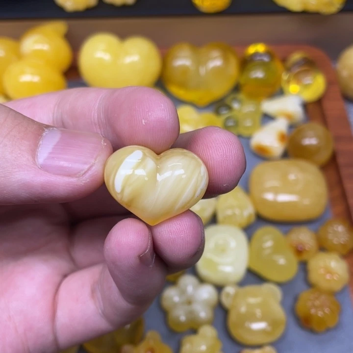 (***依琥珀未镶嵌珠宝奇石