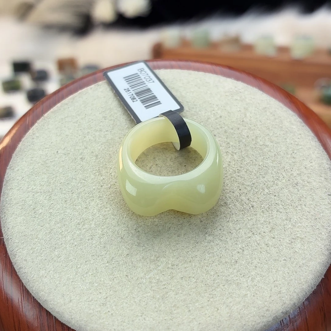 和田玉未镶嵌戒指i91果绿猫耳17.1mm