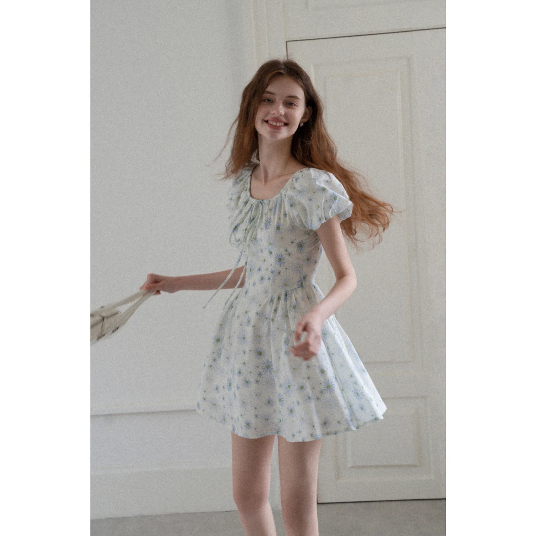 EGGKA 【现现】小雏菊U领泡泡袖连衣裙 E25D1640YM