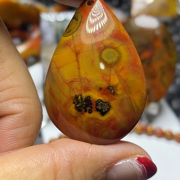 玛瑙/玉髓颈饰未镶嵌生****。