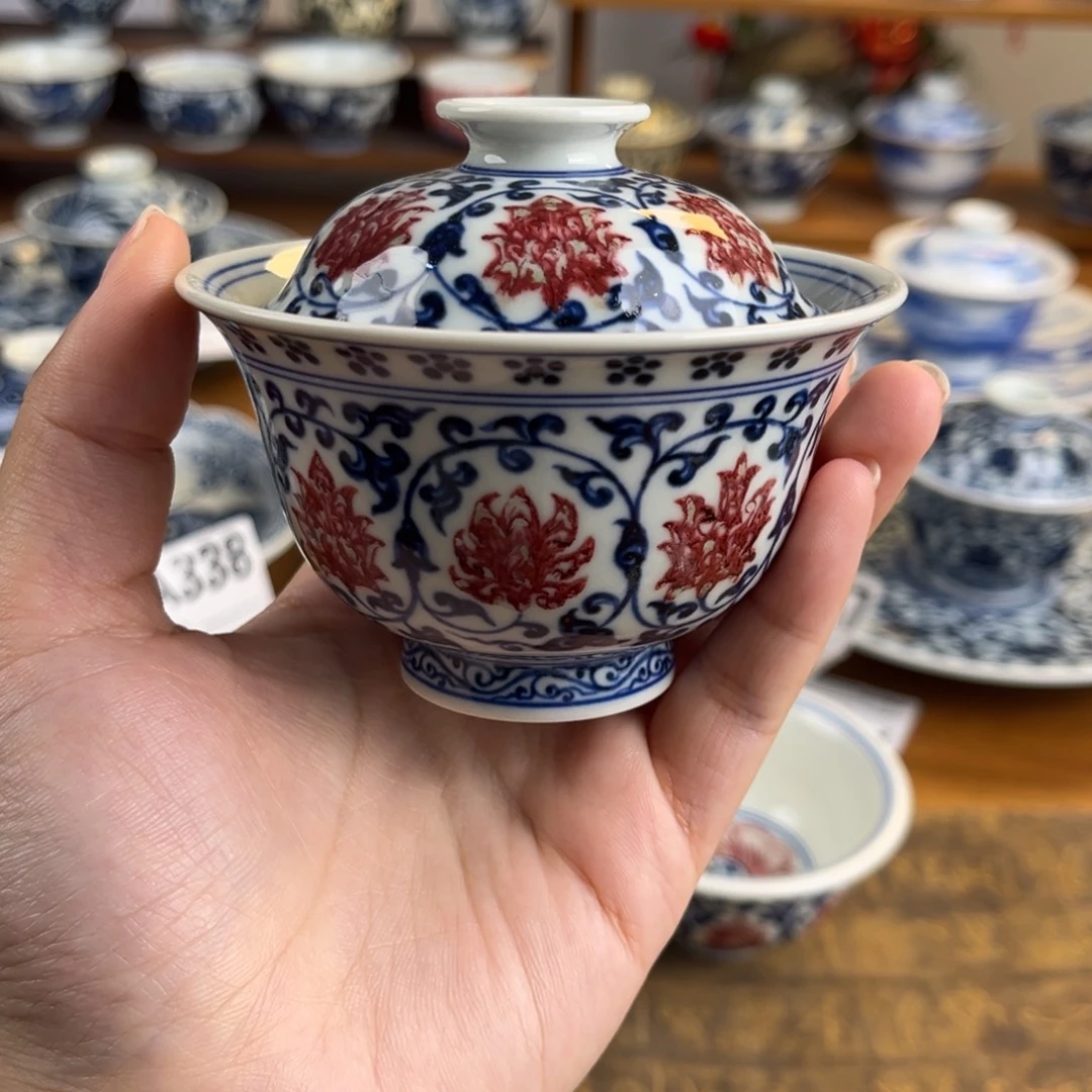 青花釉里红缠枝莲盖碗