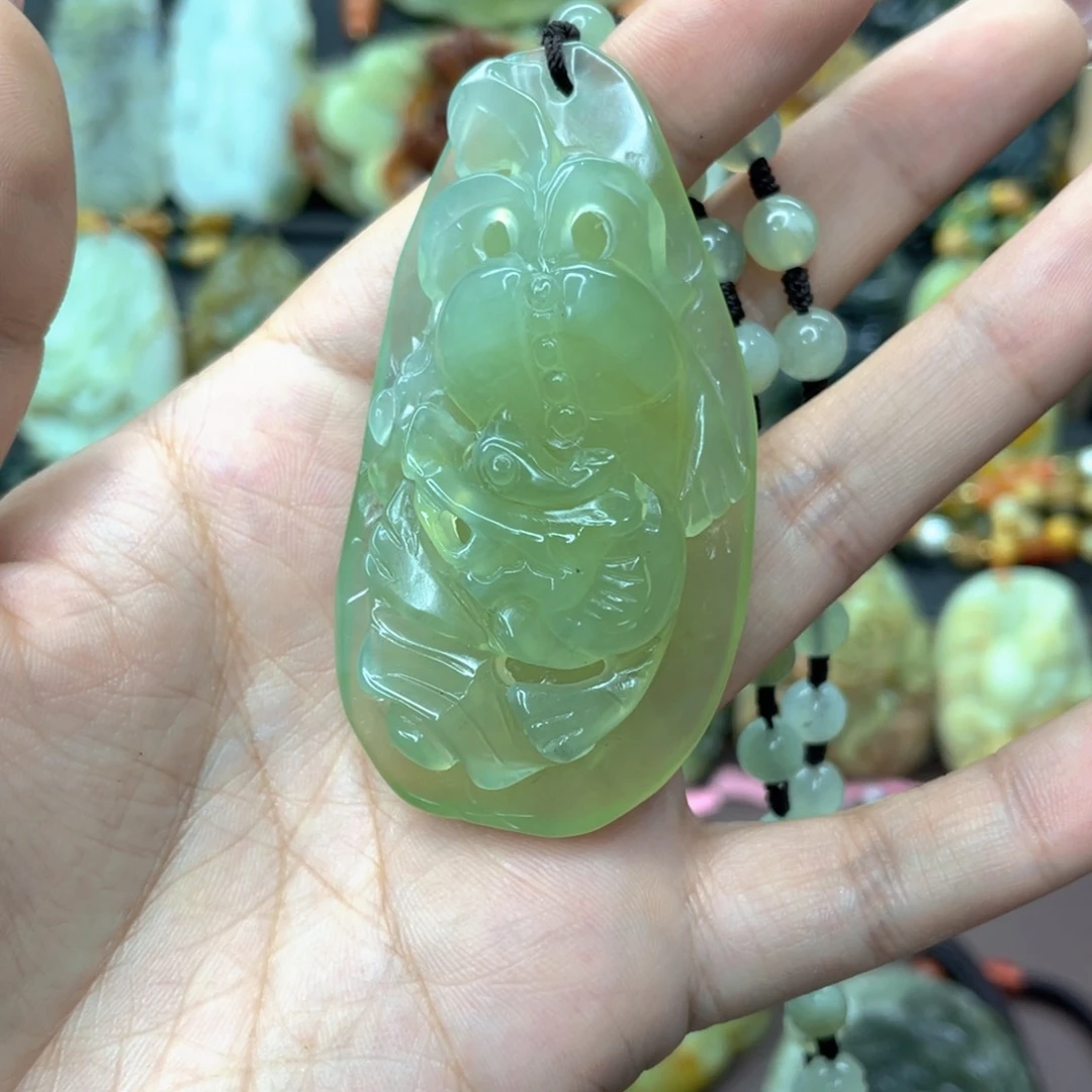 蛇纹石玉颈饰未镶嵌