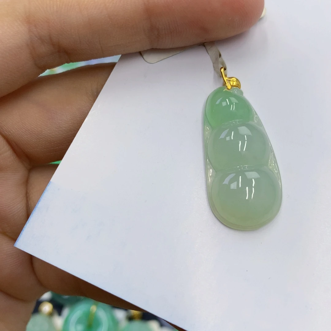 翡翠18K金镶嵌颈饰翡翠