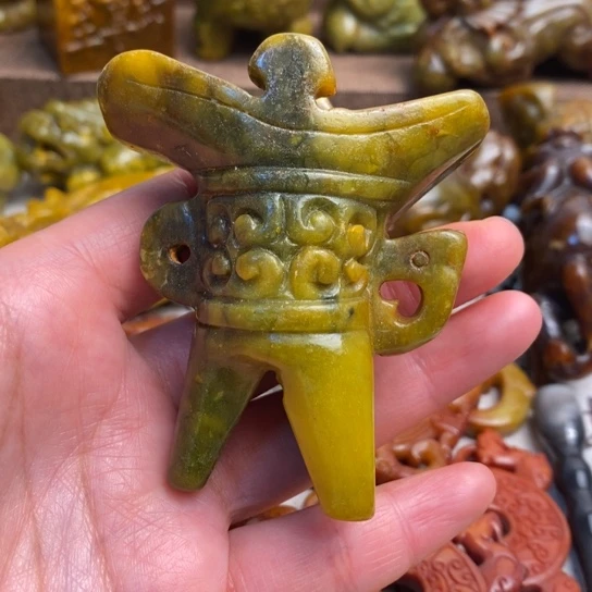 蛇纹石玉未镶嵌颈饰
