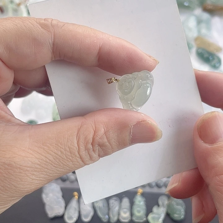 翡翠未镶嵌颈饰小佛公