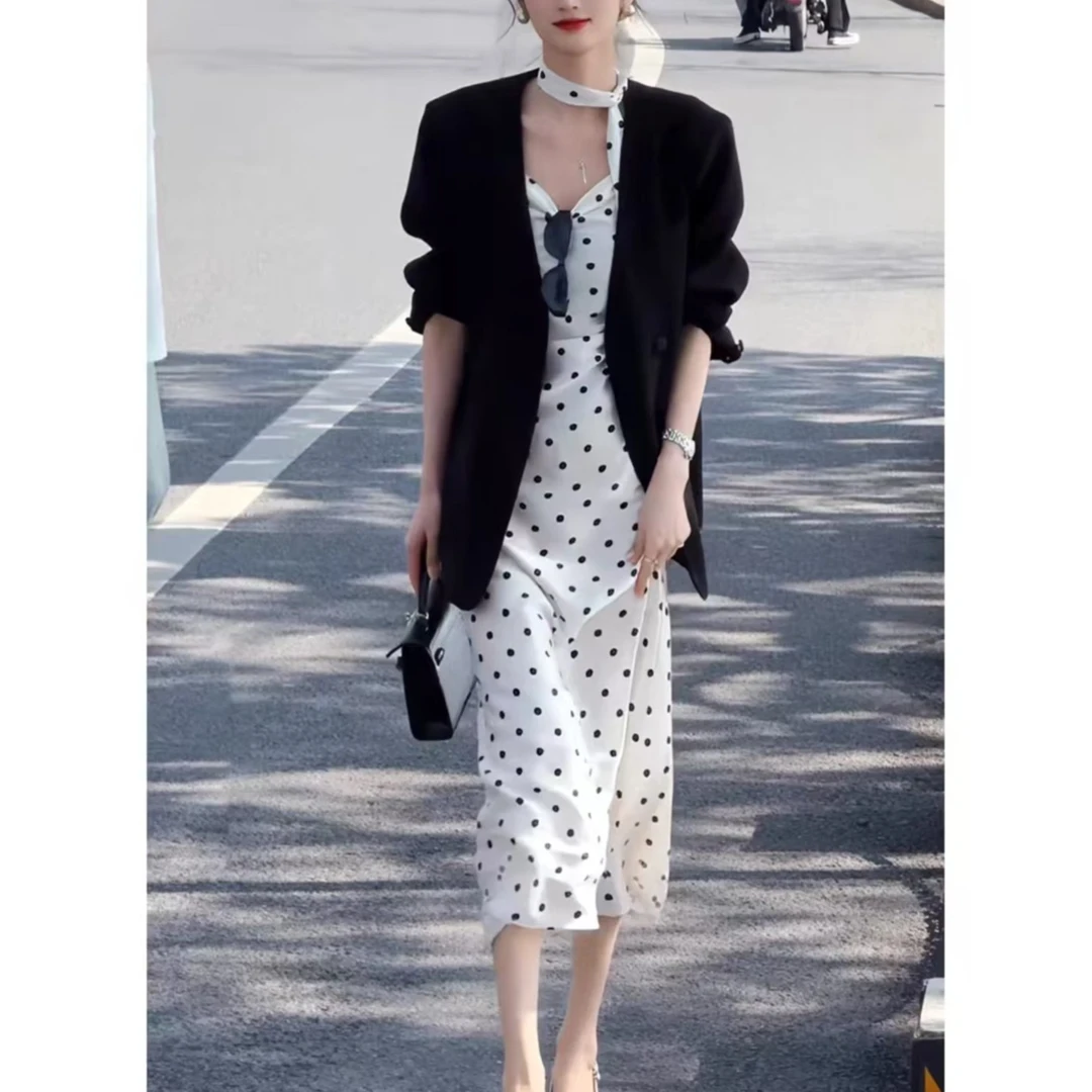 赫本风黑色v领挂脖连衣裙子女夏季新款法式气质收腰无袖吊带长裙