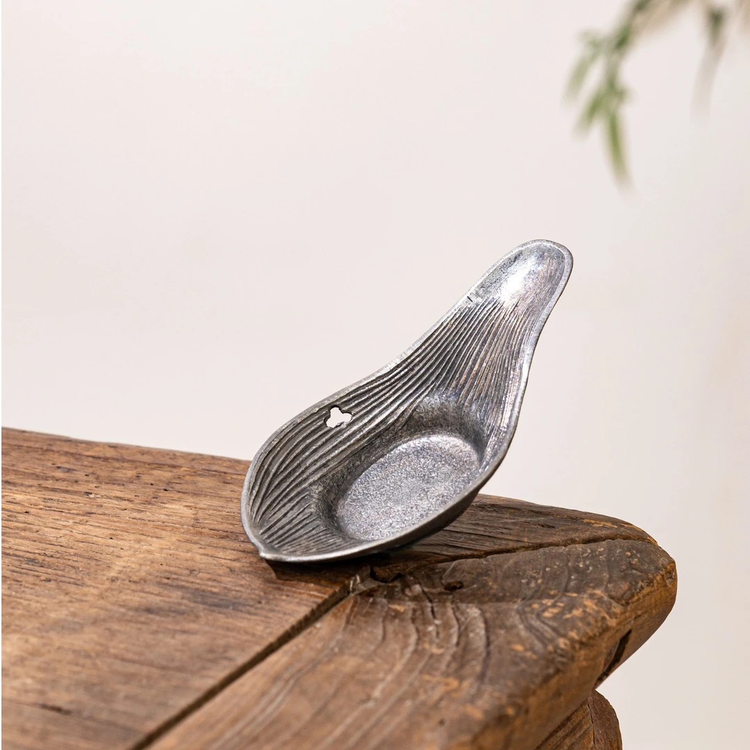 蜂鸟工坊 锡雕侠侣 锡器 荷花荷叶锡杯托（大号） WCXBT0037