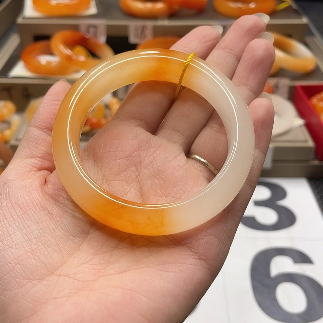 未镶嵌石英质玉（黄龙玉）手镯