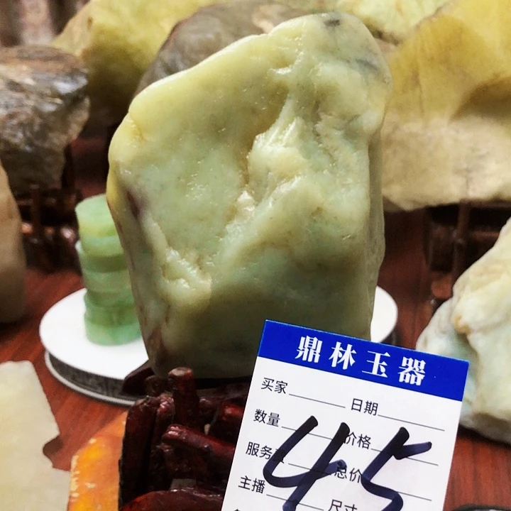未镶嵌蛇纹石玉珠宝奇石