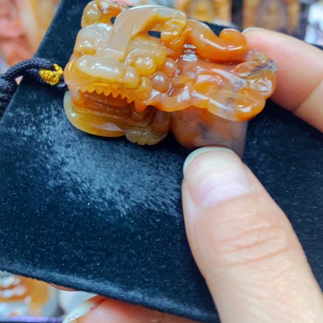 未镶嵌石英质玉（黄龙玉）吊坠(不含链)