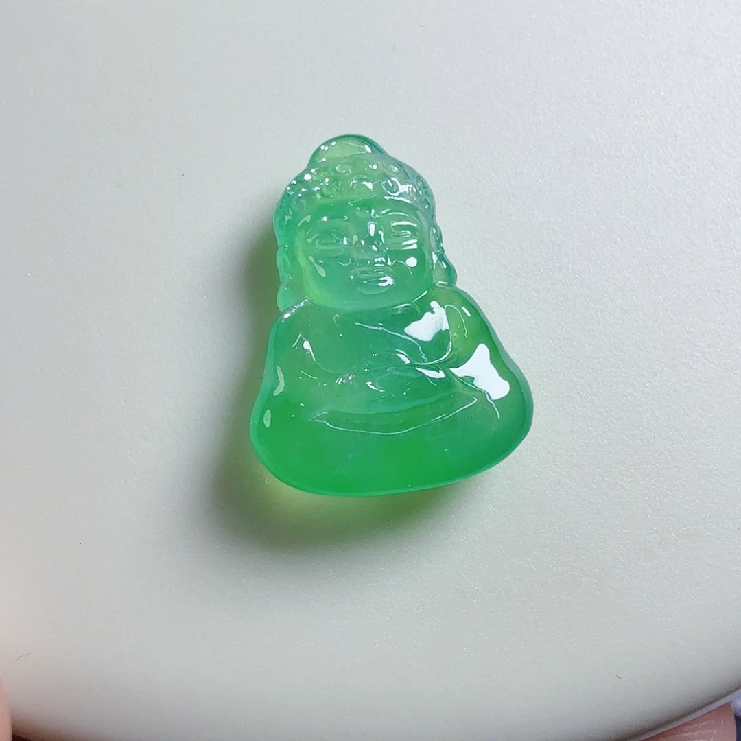 翡翠未镶嵌颈饰大日如来