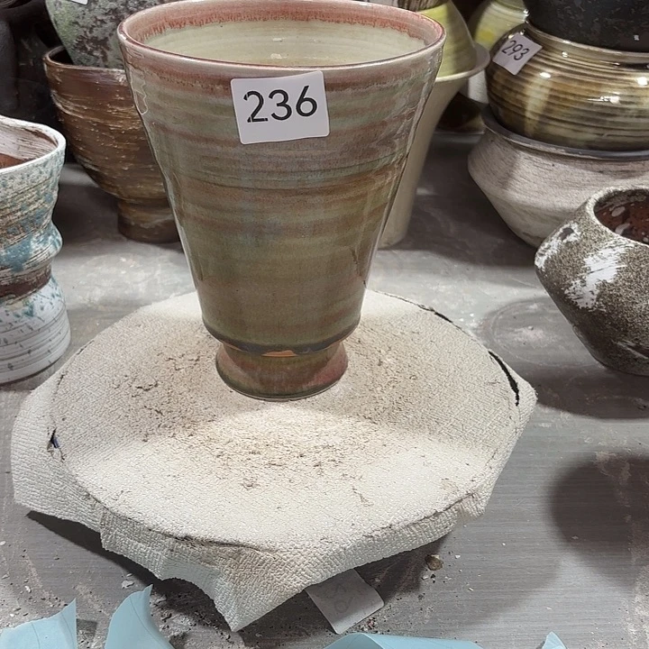 摆件陶高19.5，口15，瑕疵处理，有孔，236