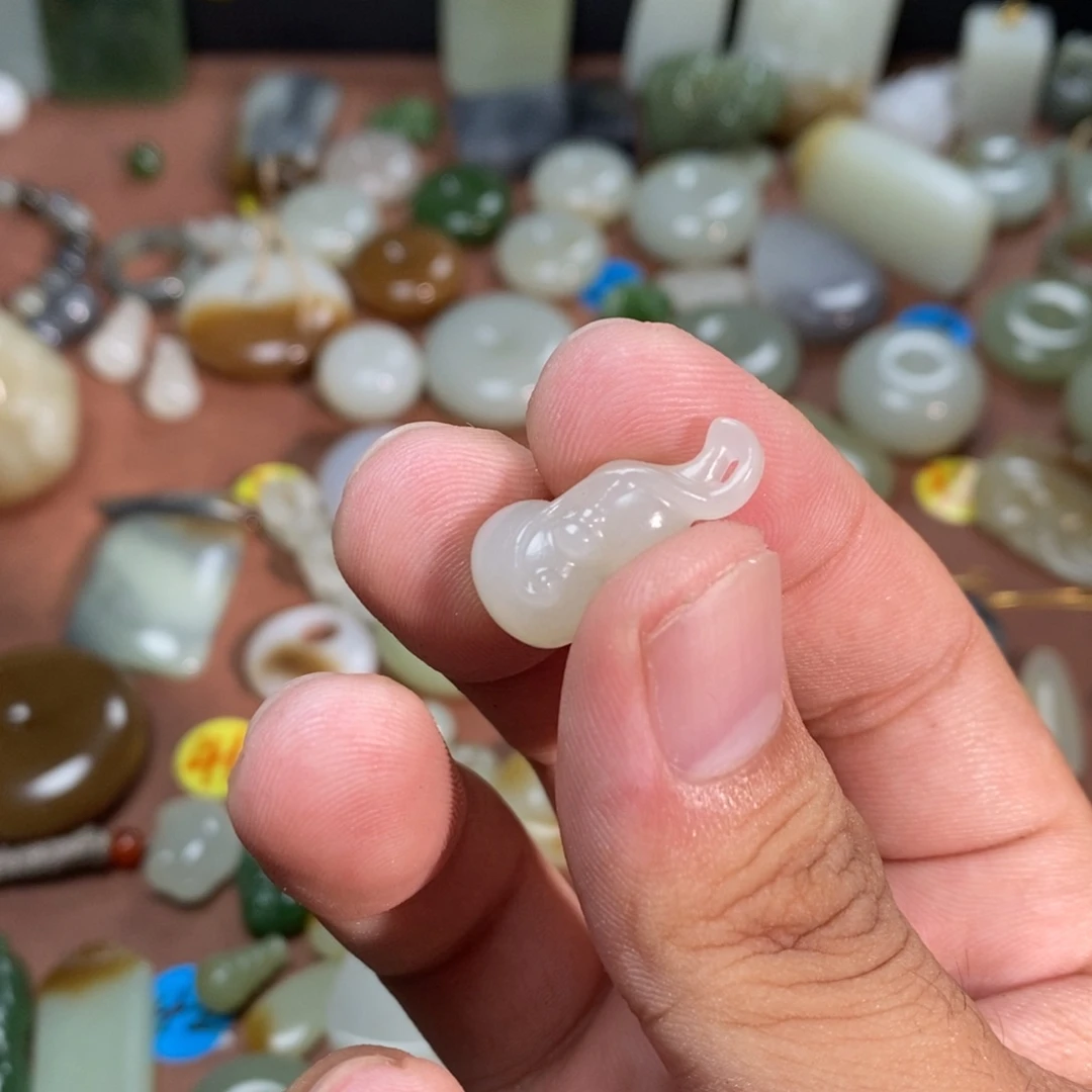 和田玉未镶嵌吊坠(不含链)