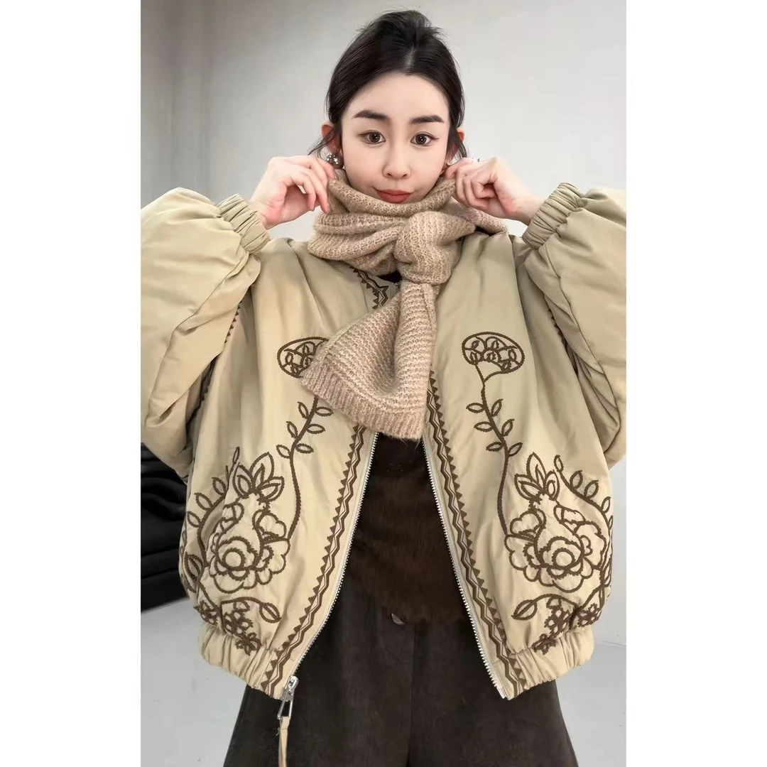 玖了个玖 2025秋冬新款时尚欧货圆领刺绣鸭绒羽绒服外套2511C7942