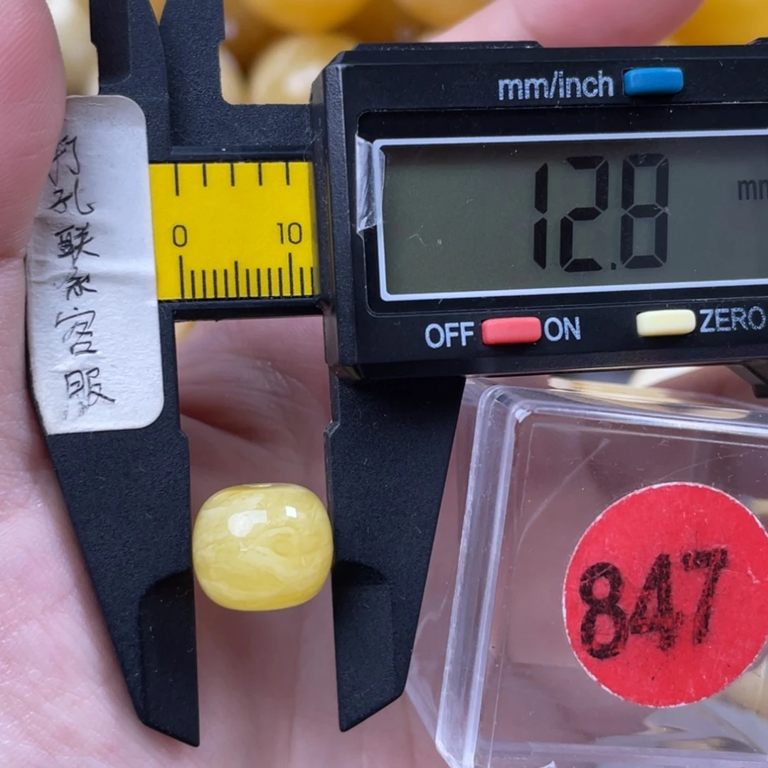 蜜蜡未镶嵌珠宝奇石