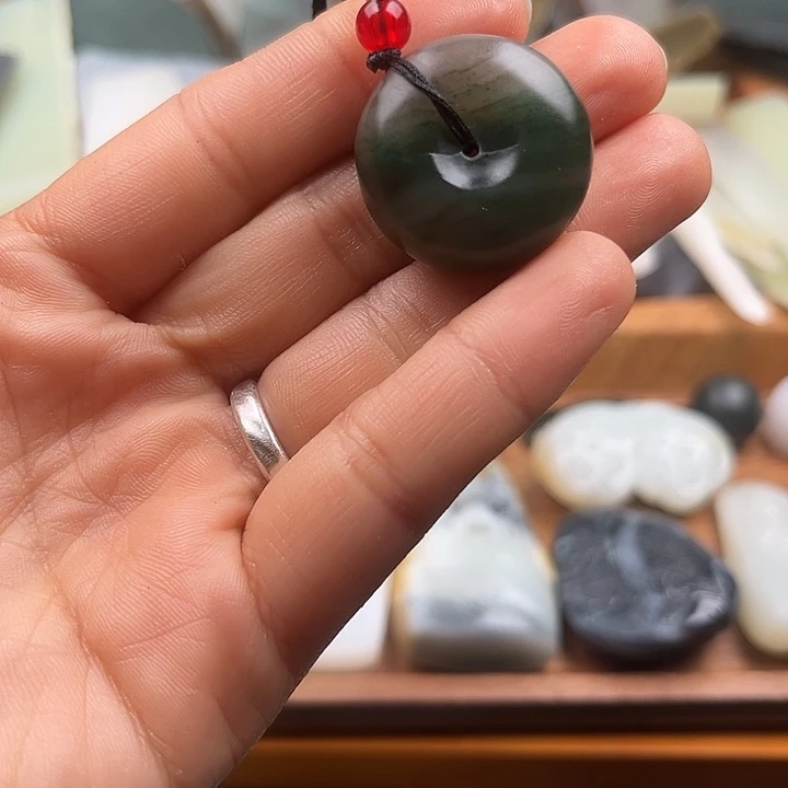 独山玉未镶嵌颈饰