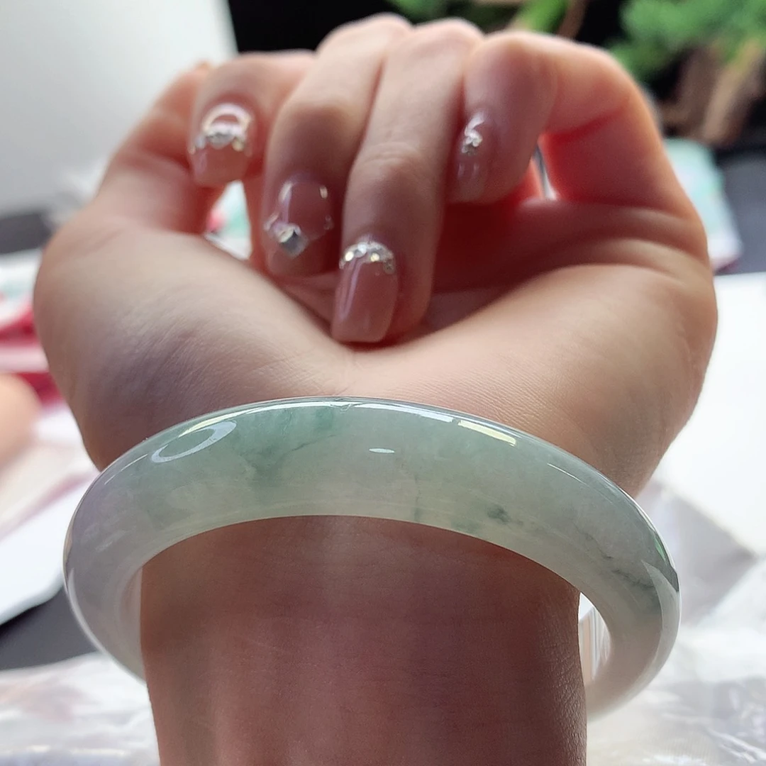 翡翠手镯未镶嵌天然翡翠54-55小万推荐飘绿花