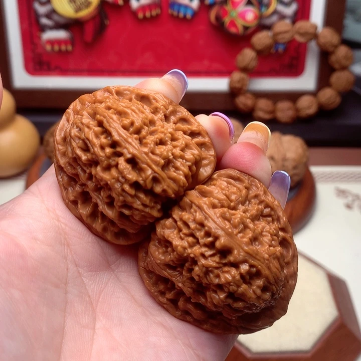 文玩核桃把件三角南疆石全品巨重  1号