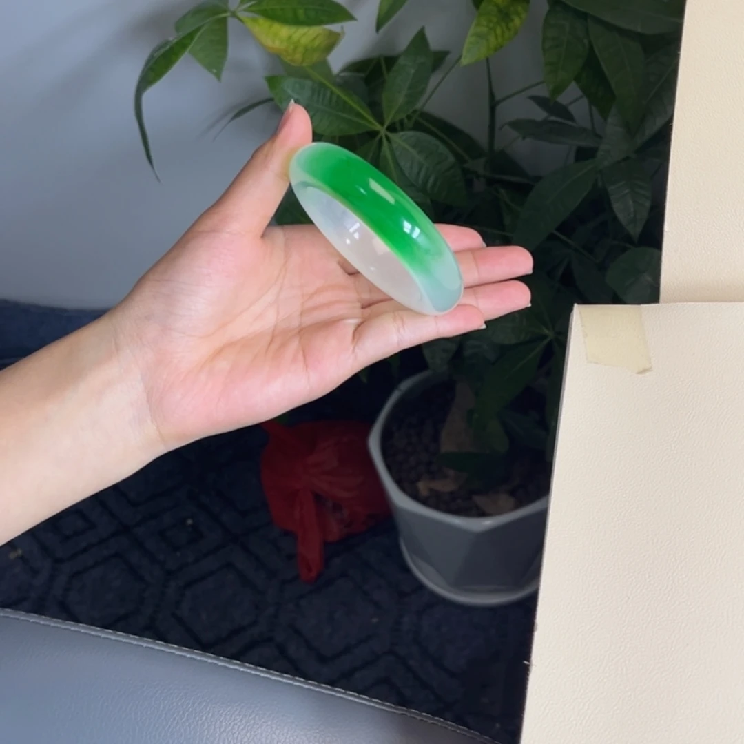 辽***儿玉一口帝王绿 53 辽老妹儿
