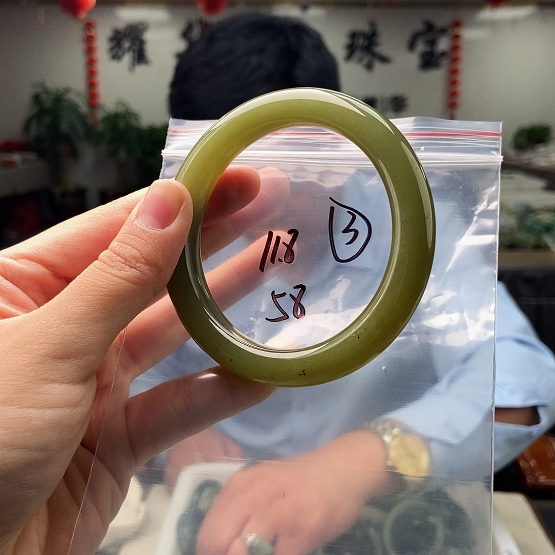 和田玉未镶嵌手镯拍一发一