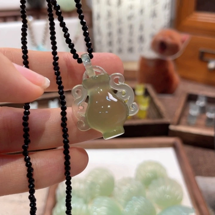 蛇纹石玉合金颈饰