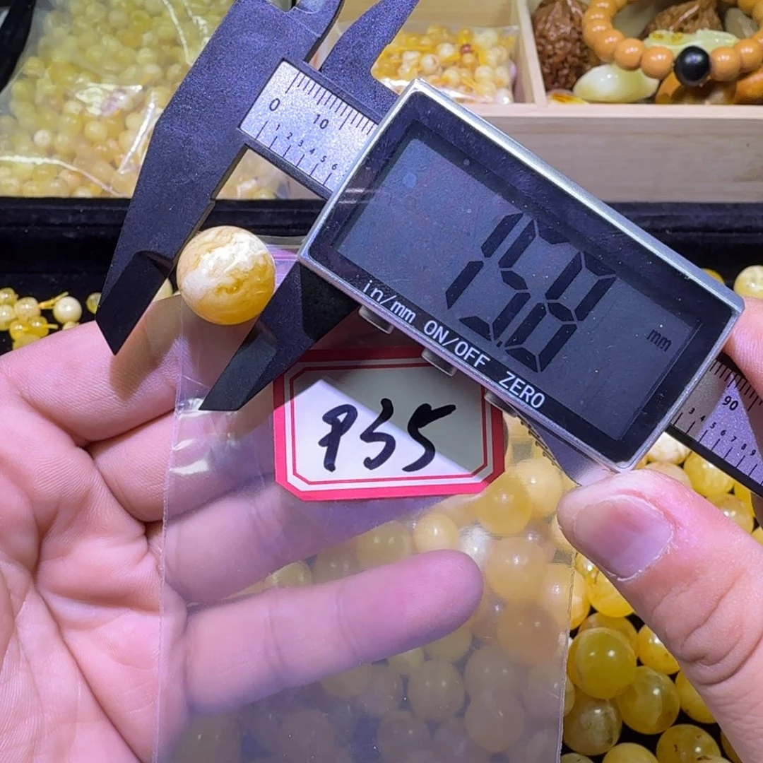 蜜蜡未镶嵌珠宝奇石