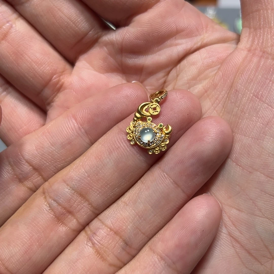 颈饰18K金镶嵌翡翠