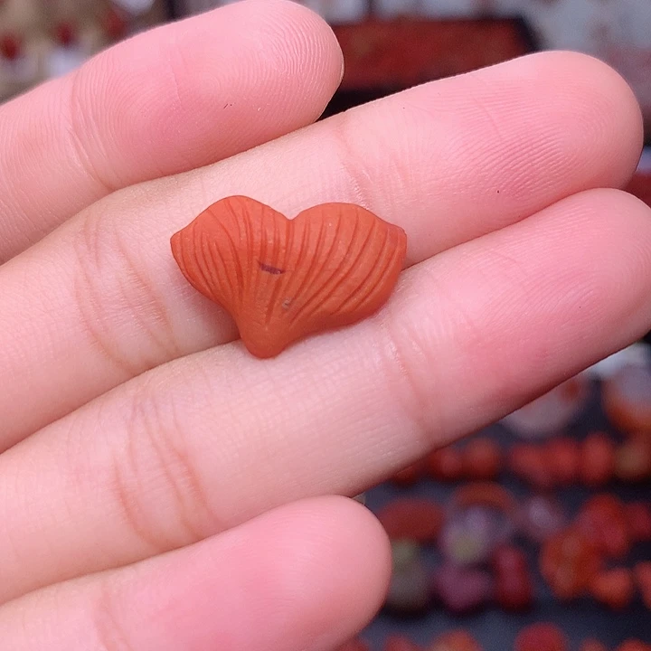 南红玛瑙未镶嵌南红包浆鱼尾