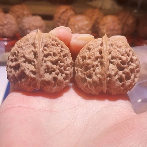 把件文玩核桃铁南疆带彩微磕42
