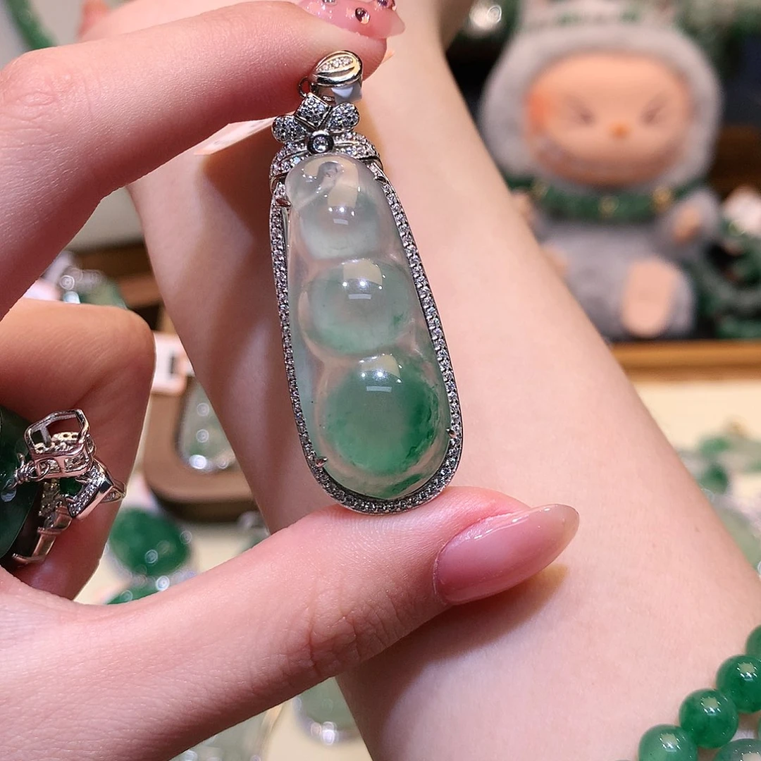 石英质玉（非洲翠）银S925镶嵌颈饰佧****）豆子