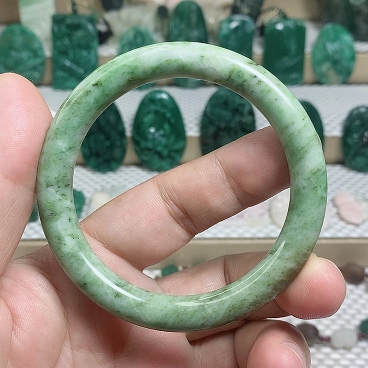未镶嵌独山玉颈饰