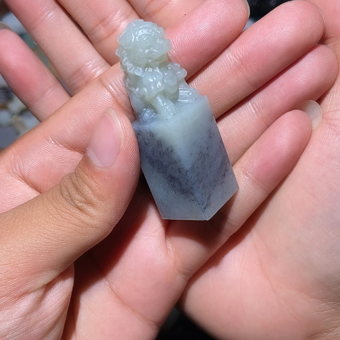 少***海和田玉未镶嵌颈饰