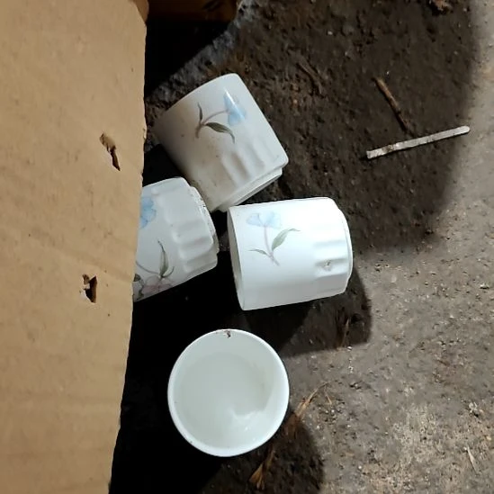 绿泥盘子碗茶壶啥都有