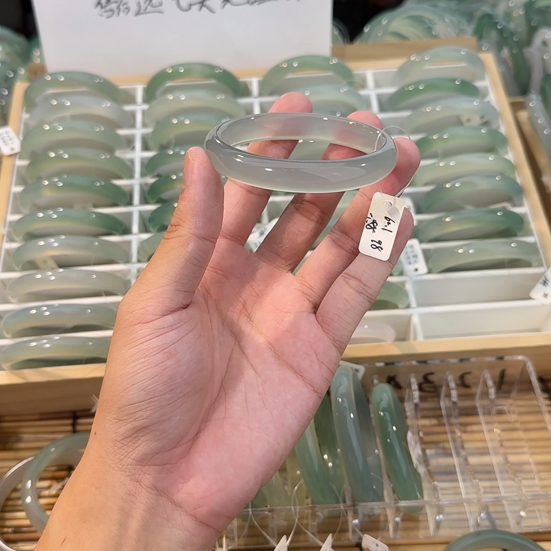 玛瑙/玉髓未镶嵌手镯圈口60.1